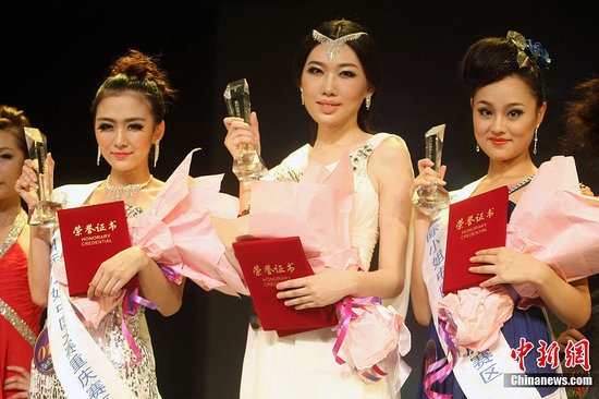 Cận cảnh nhan sắc 5 Hoa hậu bị ném đá dữ dội nhất ở thế giới và Việt Nam - Ảnh 12.