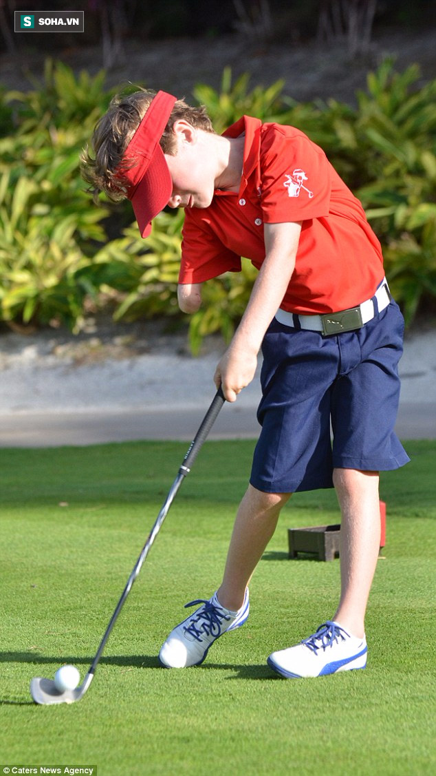 Chỉ có một tay, bé 6 tuổi chơi golf điêu luyện khiến người lớn cũng phải tròn mắt! - Ảnh 2.