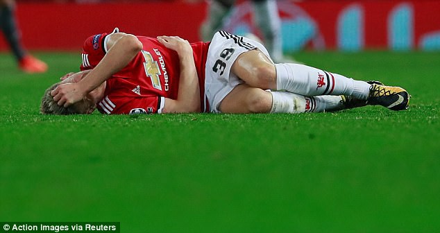 Không khiến CĐV phát điên như Cantona hay Rashford nhưng McTominay quá tốt với Mourinho - Ảnh 3.