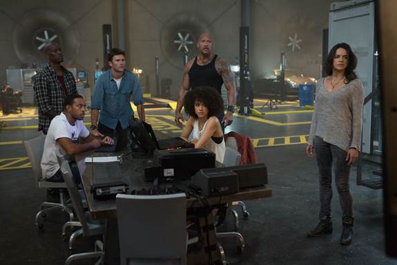 Fast & Furious 8 trình làng nhạc phim mới,  hứa hẹn thay thế siêu phẩm See you again - Ảnh 6.