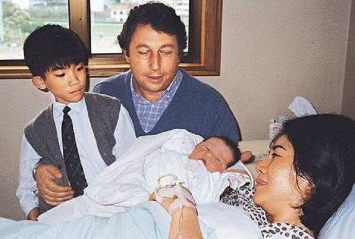 Hoa hậu đầu ti&ecirc;n của Hong Kong lận đận với 3 đời chồng - Ảnh 4.