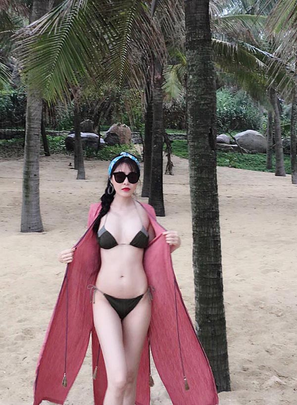 Quế Vân khoe thân hình nóng bỏng với bikini nhỏ xíu - Ảnh 1.