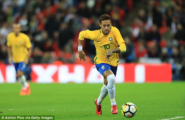 Sau màn khóc lóc trong phòng họp báo, Neymar cùng tuyển Brazil bay đêm tới bến ở London - Ảnh 4.