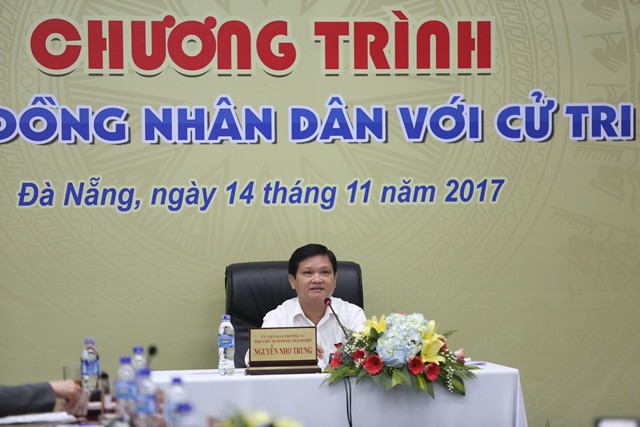 Lãnh đạo Đà Nẵng ngồi trong ô tô vẫn không dám đi gần xe ben - Ảnh 2.