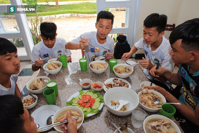 Liên tục mời chuyên gia ngoại, HAGL ráo riết chuẩn bị cho tham vọng V-League 2018 - Ảnh 8.