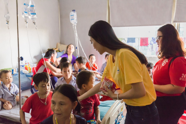 Á hậu Vân Quỳnh đồng hành cùng chương trình từ thiện Gọi nắng 2017  - Ảnh 5.