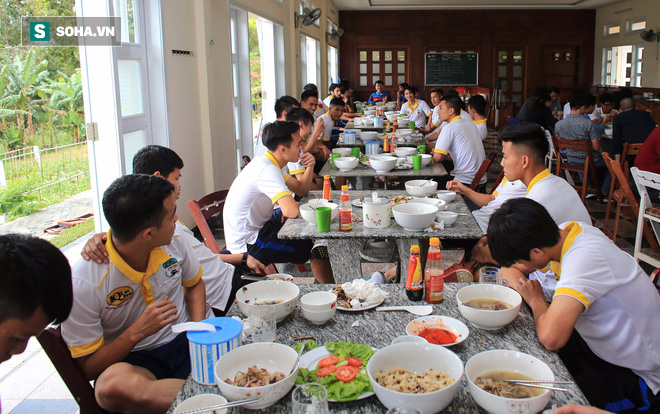 Liên tục mời chuyên gia ngoại, HAGL ráo riết chuẩn bị cho tham vọng V-League 2018 - Ảnh 2.