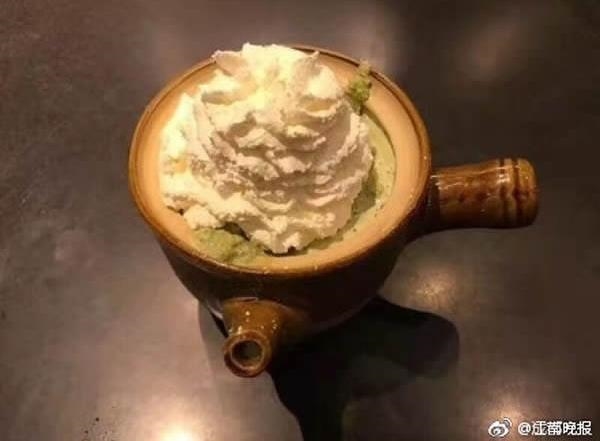 Cà phê Starbucks giảm giá, người Trung Quốc hò nhau xách xô, chậu đi mua - Ảnh 8.