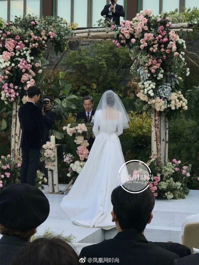 [TRỰC TIẾP TỪ HÀN QUỐC] Siêu đám cưới Song Hye Kyo - Song Joong Ki: Cô dâu chú rể tươi rói bên dàn khách mời hạng A - Ảnh 18.