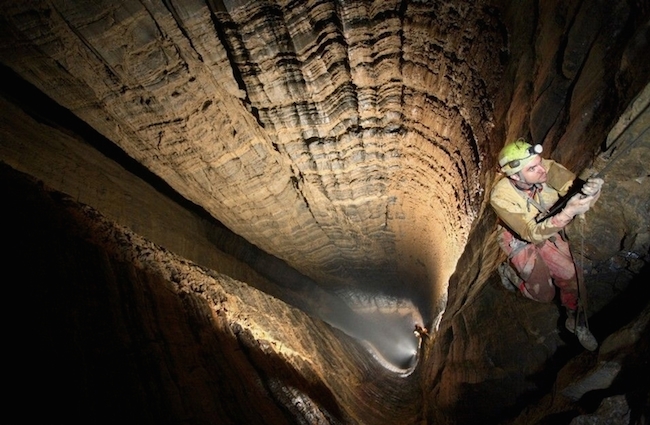 Thám hiểm hang không đáy sâu nhất hành tinh, được ví như lối vào lòng Trái Đất - Ảnh 3.