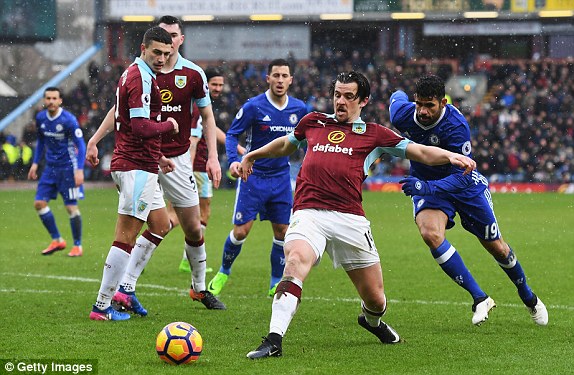 Làm điều khó tin trước Chelsea, Burnley tạm thời cứu vớt Premier League - Ảnh 9.