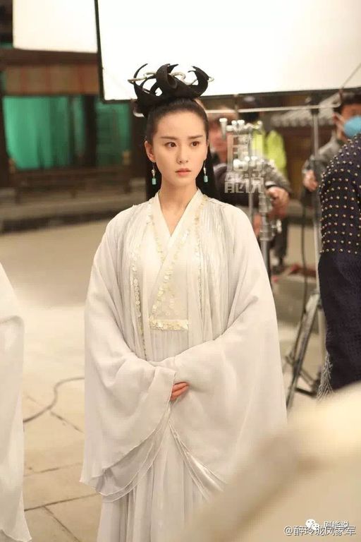 Lưu Thi Thi bị “dìm không thương tiếc” với tạo hình trong phim mới - Ảnh 12.