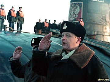 Tàu ngầm Kursk và chuyến đi bi thảm: Tín hiệu cầu cứu chết chóc từ đáy biển, TG nín lặng - Ảnh 2.