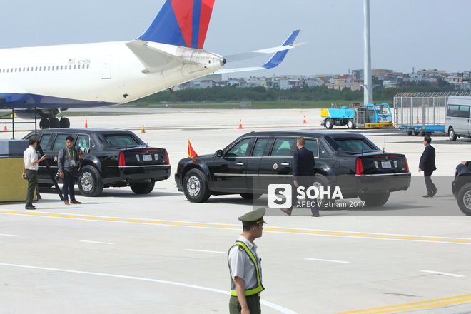 Đặc vụ Mỹ sử dụng ống nhòm, dắt chó nghiệp vụ kiểm tra an ninh nghiêm ngặt khi đón TT Trump tại Đà Nẵng - Ảnh 10.