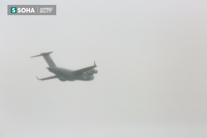 Vận tải cơ C-17 cất cánh rời Đà Nẵng sau khi thả trang thiết bị phục vụ ông Trump ở APEC - Ảnh 5.
