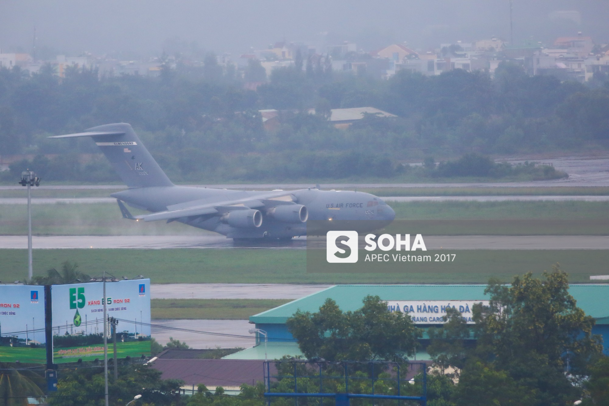 4 vận tải cơ C-17 Mỹ lần lượt đáp xuống Đà Nẵng, vận chuyển trang bị quan trọng phục vụ ông Trump ở APEC - Ảnh 4.