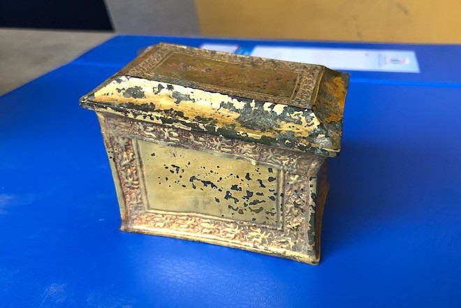 Cận cảnh cổ vật bằng vàng tại Nghệ An vừa được công nhận là bảo vật Quốc gia - Ảnh 2.