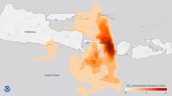 Cận cảnh núi lửa có nguy cơ phát nổ ở Bali: Hình ảnh từ vệ tinh NASA và Google Earth - Ảnh 2.