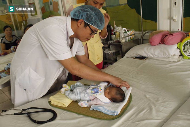 Hà Nội: Trẻ sơ sinh bị tim bẩm sinh nặng đã được cứu sống một cách ngoạn mục - Ảnh 1.