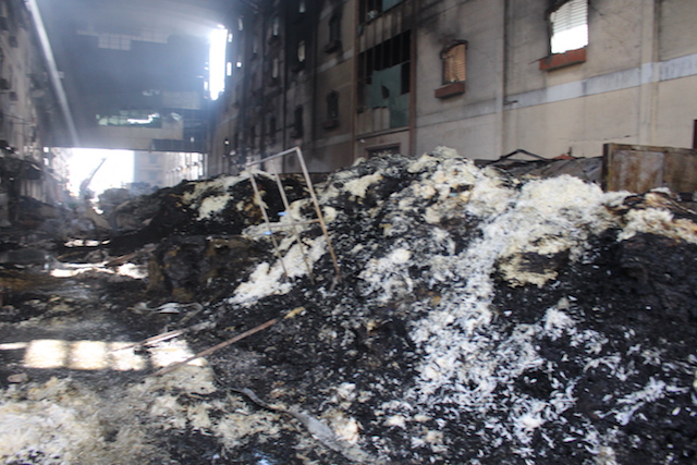 Hiện trường vụ cháy kéo dài 26 giờ tại Cần Thơ, bê tông, sắt thép biến dạng dưới sức nóng - Ảnh 10.