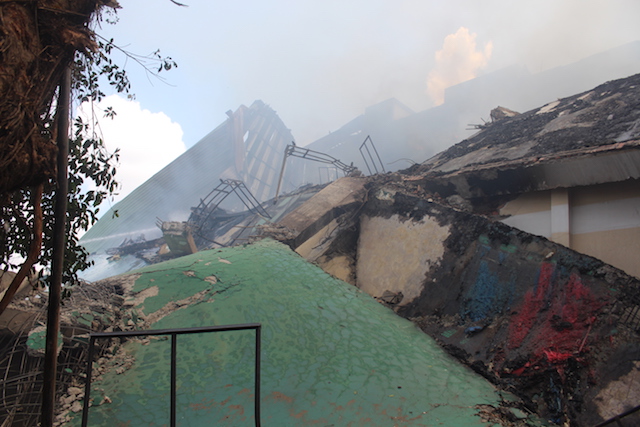 Hiện trường vụ cháy kéo dài 26 giờ tại Cần Thơ, bê tông, sắt thép biến dạng dưới sức nóng - Ảnh 12.
