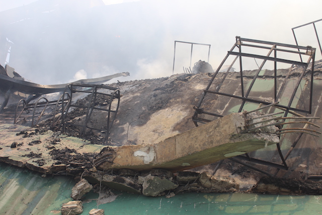 Hiện trường vụ cháy kéo dài 26 giờ tại Cần Thơ, bê tông, sắt thép biến dạng dưới sức nóng - Ảnh 13.