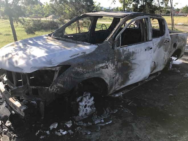 Dừng trước cổng Viện kiểm sát, xe Mazda BT50 bất ngờ cháy trơ khung - Ảnh 7.