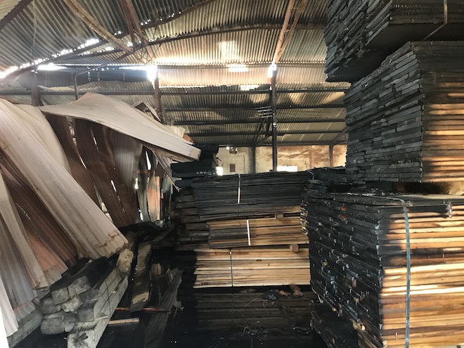 Nghệ An: Xưởng gỗ nghìn m2 cháy 10 giờ đồng hồ, thiệt hại khoảng 7 tỷ đồng - Ảnh 5.