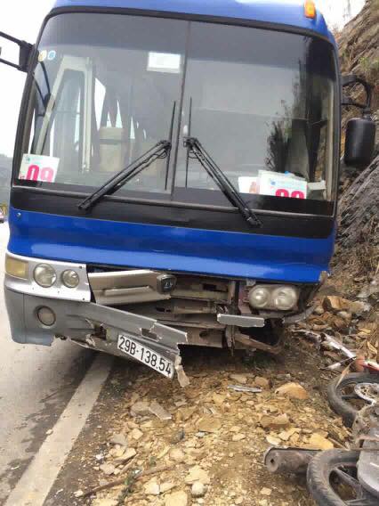 Xe chở học sinh Hà Nội đi du lịch bị tai nạn, 1 người tử vong - Ảnh 2.