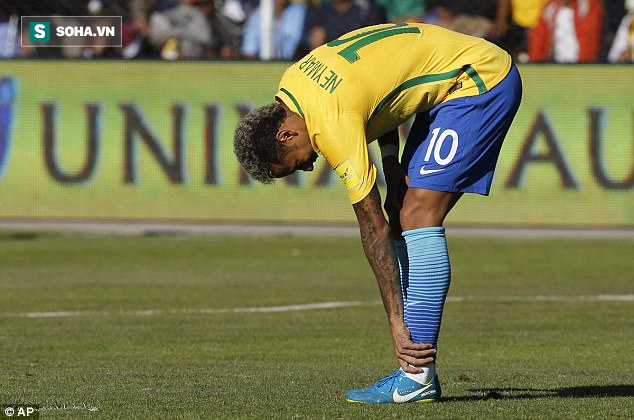 Chơi bóng ở độ cao 3.637m, Neymar và đồng đội phải thở oxy - Ảnh 1.