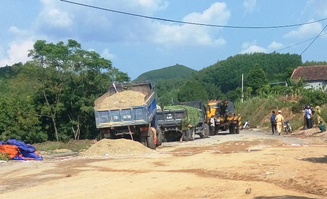 Bí thư Tỉnh ủy Quảng Bình chỉ đạo nóng vụ cô gái tử vong khi gia đình ngăn cản thi công - Ảnh 2.