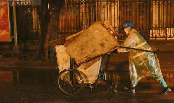 Người mẹ nằm viện do tai nạn lao động và tâm sự mặn đắng của con trai - Ảnh 2.