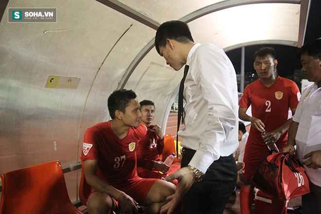 Công Vinh gay gắt dằn mặt cầu thủ đội nhà không fair-play - Ảnh 2.