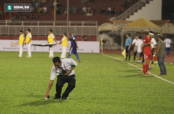 Công Vinh gay gắt dằn mặt cầu thủ đội nhà không fair-play - Ảnh 4.