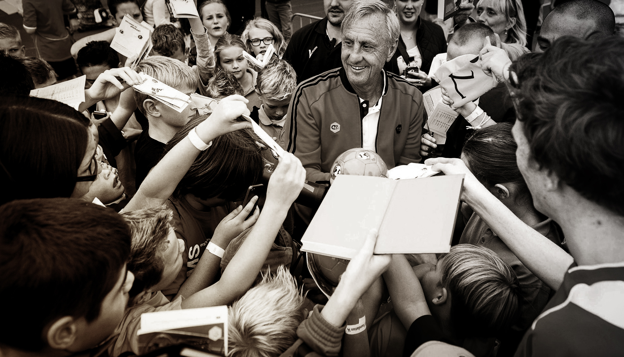 Johan Cruyff: Chỉ thành công thôi là chưa đủ! - Ảnh 5.