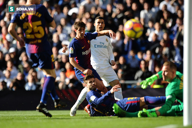 Ronaldo vs Messi: Vực sâu với đỉnh cao cách nhau mấy gang tay? - Ảnh 1.