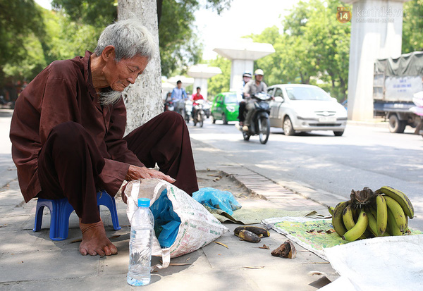 Được hỏi mua toàn bộ số chuối, ông lão đã nói một câu khiến nhiều bạn trẻ hổ thẹn - Ảnh 2.