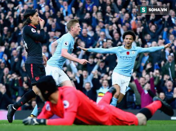 Wenger phát điên, trách móc trọng tài sau trận thua đau Man City - Ảnh 1.