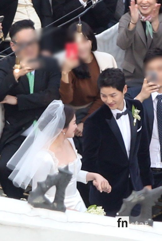 [TRỰC TIẾP TỪ HÀN QUỐC] Siêu đám cưới Song Hye Kyo - Song Joong Ki: Cô dâu chú rể tươi rói bên dàn khách mời hạng A - Ảnh 23.