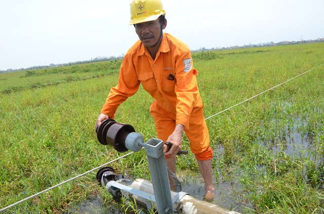 Bão số 10 gây ra thiệt hại rất lớn cho ngành điện - Ảnh 13.