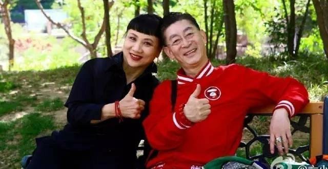 Lục Tiểu Linh Đồng và cuộc hôn nhân 30 năm không có lễ cưới - Ảnh 3.
