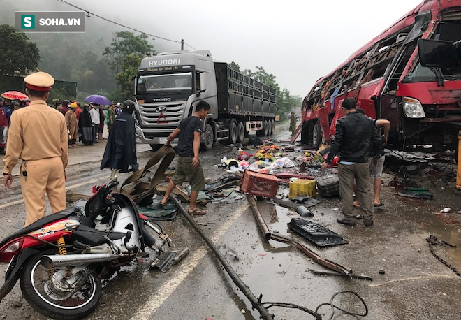 Hiện trường vụ tai nạn khiến 2 người chết, 6 người bị thương ở Hà Tĩnh - Ảnh 8.