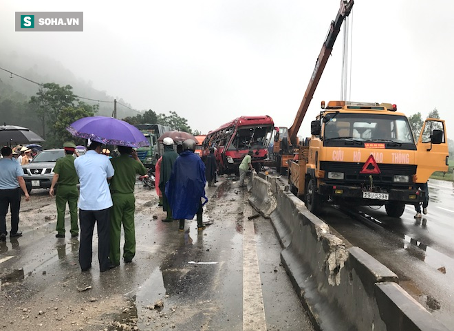 Hiện trường vụ tai nạn khiến 2 người chết, 6 người bị thương ở Hà Tĩnh - Ảnh 4.