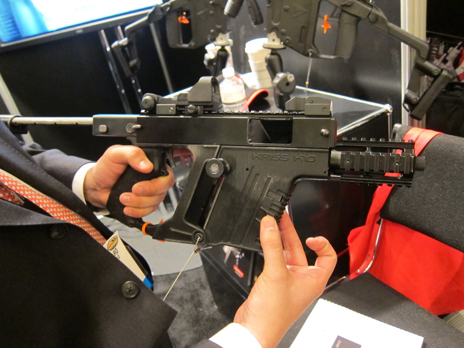 Kriss Vector - Khẩu tiểu li&ecirc;n của thế kỷ XXI - Ảnh 2.