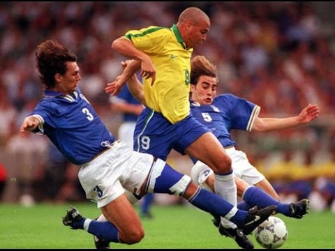 Câu chuyện phi thường của gã cận vệ tí hon khiến Ronaldo, Zidane phải nể - Ảnh 5.