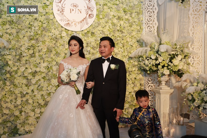 Cận cảnh đám cưới xa hoa, tráng lệ của Hoa hậu Thu Ngân và chồng đại gia - Ảnh 11.