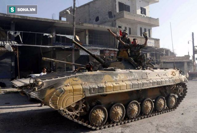 Phá kho, mở niêm, Nga ùn ùn chở xe tăng, thiết giáp đến Syria - Ảnh 2.