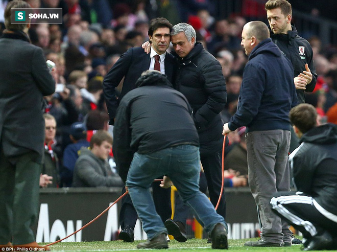 Khoe tài điều binh, Mourinho hoảng vía ngay trên Old Trafford - Ảnh 5.