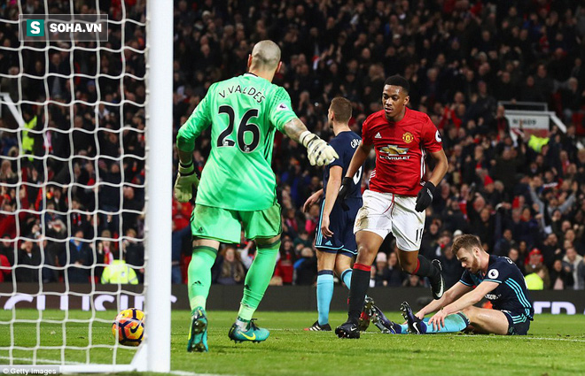 Khoe tài điều binh, Mourinho hoảng vía ngay trên Old Trafford - Ảnh 20.