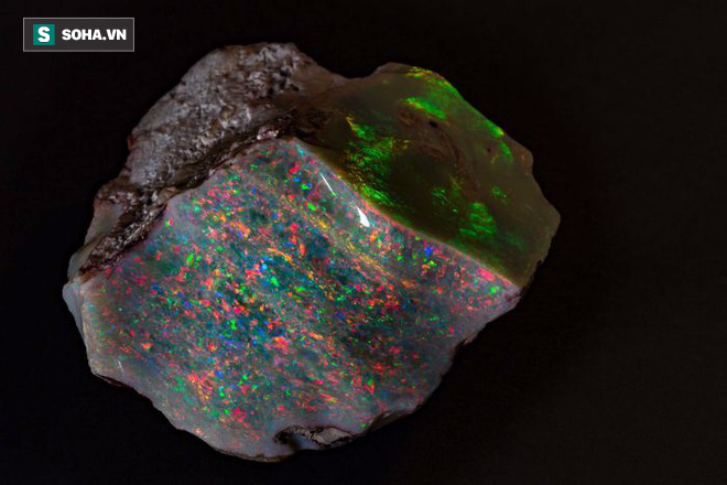 Qua hàng thập kỷ chờ đợi, viên đá Opal đẹp nhất hành tinh được trưng bày, giá 700.000 đô - Ảnh 1.